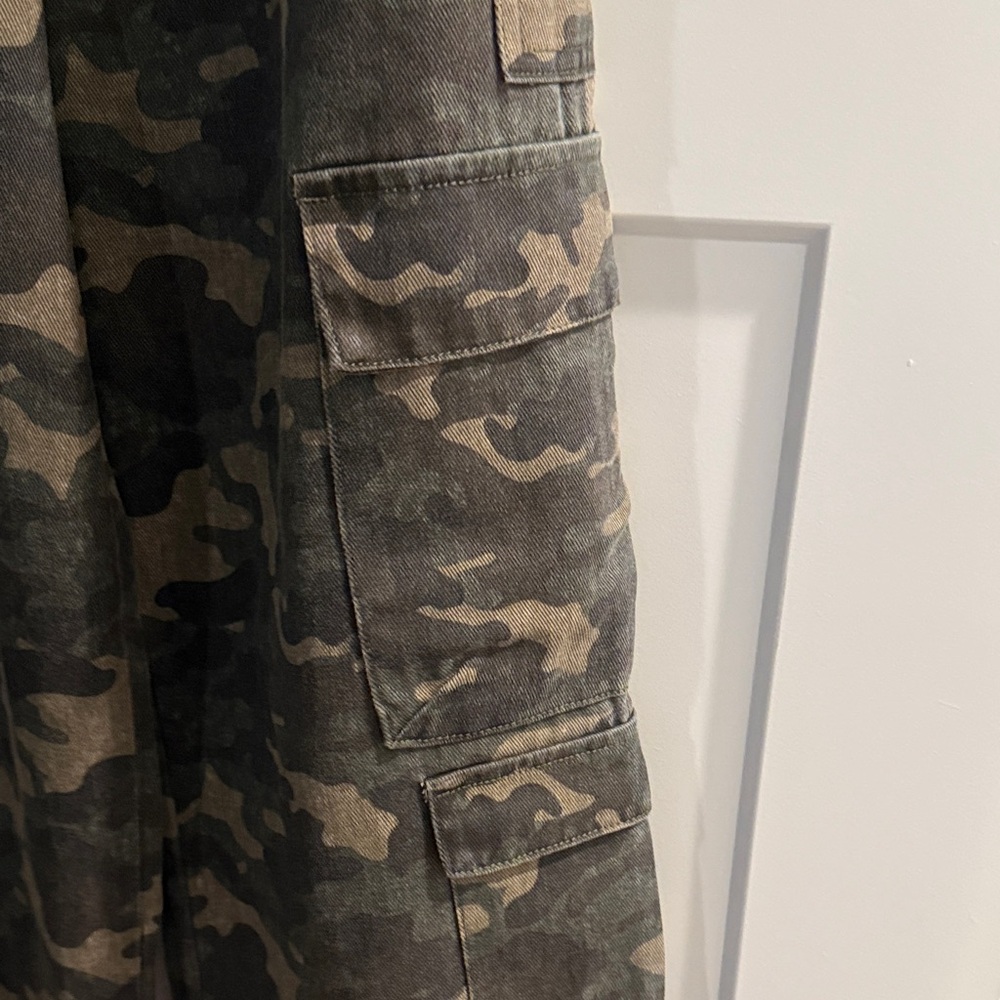 Camo Wide Leg Cargo Jeans - Picture 4 of 8
